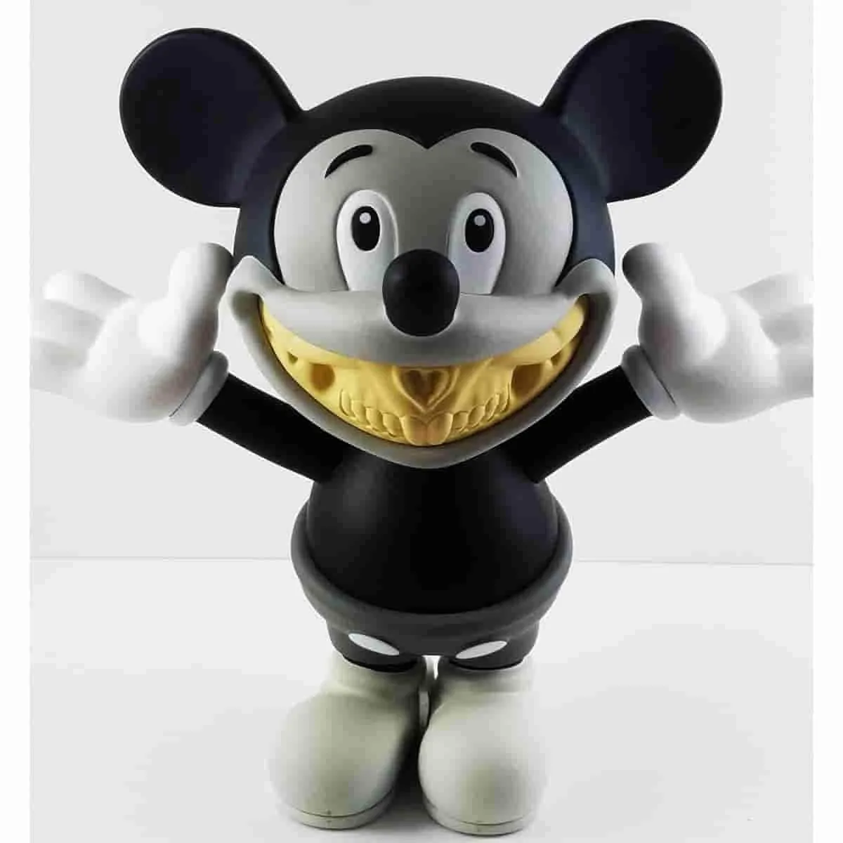 Rodent Grin Medium Figure by Made by Monsters x Ron English
